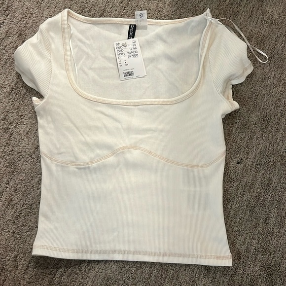 H&M Tops - H&M Short Sleeve Cream Top